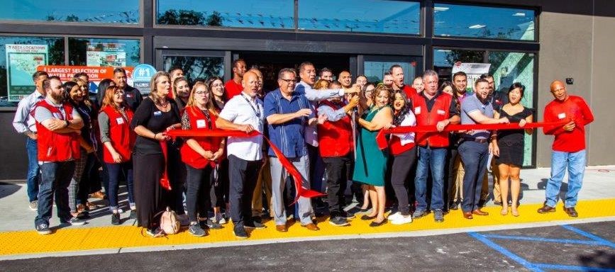 Floor an Decor ribbon-cutting.