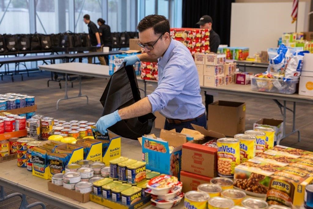 Mayor Gutierrez helping to assemble a meal.